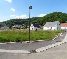 Mise en place des candélabres dans le lotissement