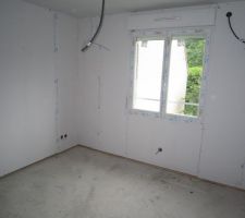 La chambre 1 "parentale" (celle à gauche sur le plan d'étage).