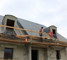 Lucarnes presque terminées, zinc en place