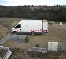 Viabilisation du lotissement (notre lot est face au camion)