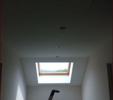 Les spots dans la galerie