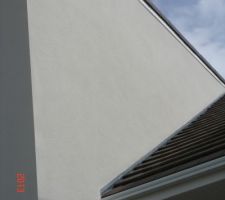 Reprise d'enduit sur le pignon où le maçon avait fait un trou !!