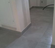 Cellier avec plinthes assorties