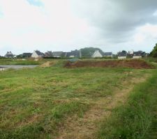 Terrain d&eacute;broussaill&eacute; et butte ratibois&eacute;