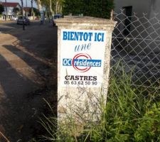 Petite affiche pour petite maison sans pr&eacute;tention.