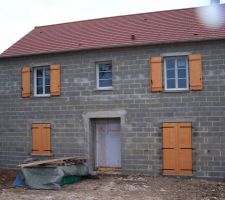 Vue de devant avec les volets.