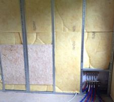 En attente du placo, plaques OSB pour pose radiateurs