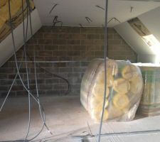 ETAGE - chambre au dessus du garage