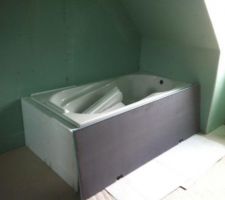 ETAGE : salle de bain - installation de la baignoire