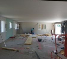 POSE DU PLAFOND ET DES PLACOS SUR LES MURS EXTERIEURS