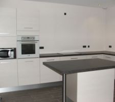 Cuisine pos&eacute;e