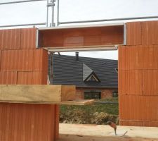 Pose des parpaing, du rez de chauss&eacute;e, premier jour...