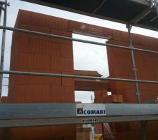 Pose des parpaing, du rez de chauss&eacute;e, premier jour...