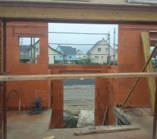 Murs du rez de chauss&eacute;e achev&eacute;s...