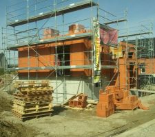 Rehausse &eacute;chafaudage pour attaquer les murs de l'&eacute;tage...