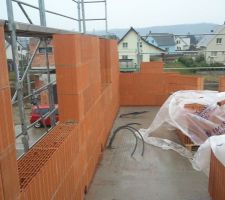 Rehausse &eacute;chafaudage pour attaquer les murs de l'&eacute;tage...