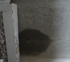 Tache d humidité suite au degats des eaux dans le garage