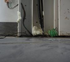 Compteur a l'intérieur le technicien a mis de la poly urétane