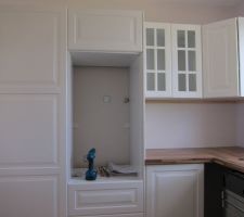 Vue des colonnes et meubles hauts.