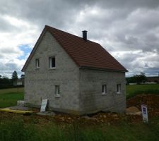 Où l on voit qu une partie du mur est complétement humide.