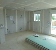 Vue de la salle à manger vers la cuisine