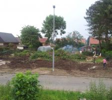 &ccedil;a y est tout les arbres sont coup&eacute; et l acc&egrave;s chantier et commencer ! &ccedil;a fait du bien de travaill&eacute; et de ce dire que c est pour soi !!!!