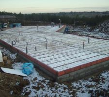 Plancher hourdi presque termin&eacute;....un peu de b&eacute;ton et hop!!!