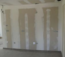 L'entr&eacute;e la cuisine, le sol est carrel&eacute;, Gr&egrave;s c&eacute;rame pleine masse rectifi&eacute; en 60*60 de chez Villeroy