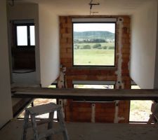 Vue du bureau , vide sur salle a mangé