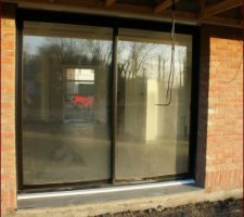 Seuil de la baie vitr&eacute;e arri&egrave;re