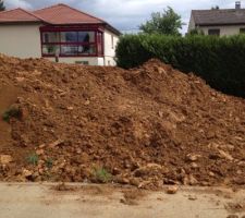 Tas de terre restant apres rembaly sommaire