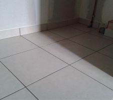 Pose du carrelage au sol &agrave; l'&eacute;tage