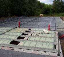 Les hourdis commencent &agrave; &ecirc;tre install&eacute;s.