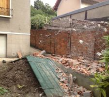 Un nouveau tas de terre, mais on ne sait pas d'o&ugrave; il vient.