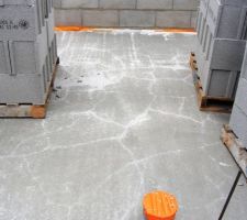 Différentes fissures sur dalle