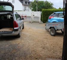 Notre grand parking devant. Merci la mini pelle !!!