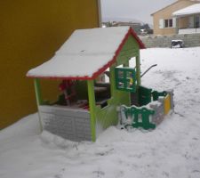 Même la maison de léonie est sous la neige