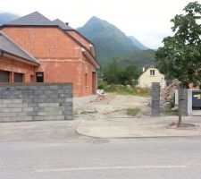 Vue de face du muret.
Il reste plus qu'à modifier la rue et déplacer l'arbre.