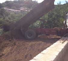 De la terre et toujours de la terre