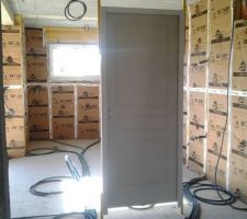 PORTE CUISINE CELLIER
POSEE A L'ENVERS !