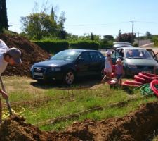 Preparation de la fondation pour le mur de cloture pour le surplus de beton