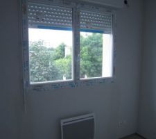 Radiateur de marque Tresco, modèle Azuréo 750W dans la chambre parentale.