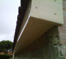 Nouvelles rives et sous face PVC.
PVC beige FreeFoam / Leroy Merlin (Sous face uniquement à l'horizontale, impossible a mettre sous rampant).