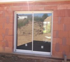 Vue de derrière : baie vitrée