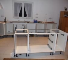 Cuisine en cours de fixation deuxieme partie
Plus ilot central