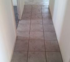 Couloir, avec coupure dans l'entr&eacute;e