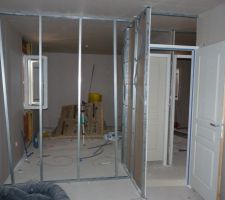 L'&eacute;tage avec les cloisons entre les chambres