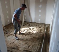 Mis en place du couscous dans les chambres.