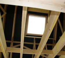 Velux vu de l'intérieur
belle taille!!!
j'adore la lumière!!!