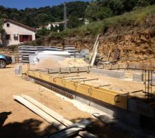 Livraison des agglos Euromac 2 et des &eacute;l&eacute;ments de la dalle.....